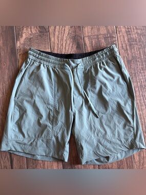 lululemon athletica Men's Drawstring Athletic Shorts